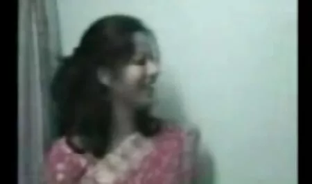 Pantat makan seorang awek melayu main bontot pria berpakaian dalam saham