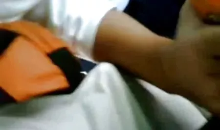 Seorang lelaki yang video sek awek melayu indah pantat hitam orang-orang dan burung-burung