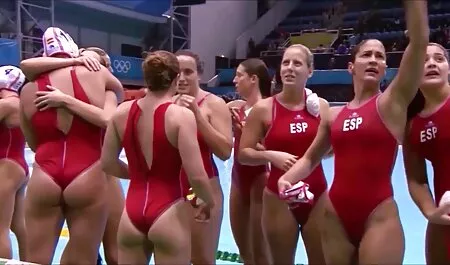 Gadis-gadis melayu bercium mulut rusia mencium bersemangat di pihak swasta