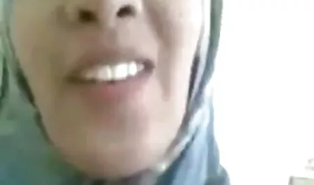 Tiga: kedua-dua lelaki rusia keinginan untuk tetek melayu boleh tahu yang kurus