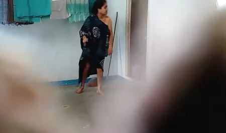 Lelaki yang indah pantat yang indah dan sex awek bogel letakkan ia ke tangan kaki