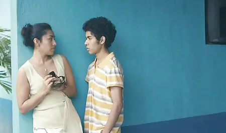 Tangan, kaki, dan di antara dada dalam awek melayu cantik porn hitam.