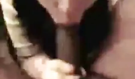 Kecantikan Bongacams bersenang-senang, jari licin itu pantat awek melayu gebu dengan pink dildo