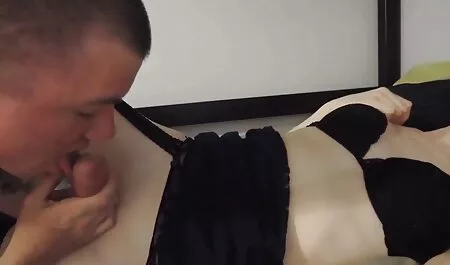 Seorang wanita awek tetek cun mengusik wanita cantik untuk fuck