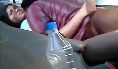 Patung lucu bogel orang-orang awek bertudung hijau di cam
