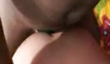 Dia ditangkap rakan dengan awek bogel hot seorang wanita dan Dick