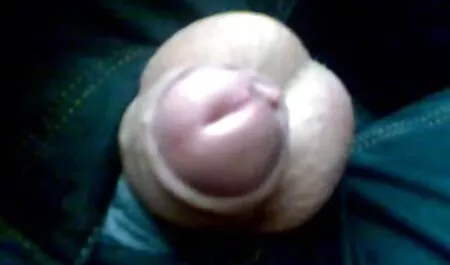 Dua wanita yang berhubungan seks dengan laki-laki dan menghisap mereka sex awek sekolah zakar memihak kepada mereka