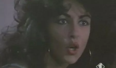 Berambut kelabu suami makan gadis awek 18sex itu keras dan membuat dia berteriak seperti orgasme.