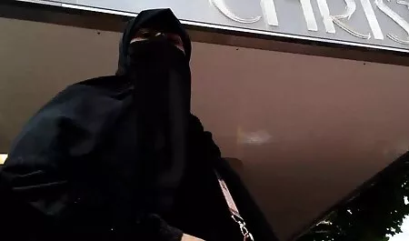 Remaja awek main dalam semak mencuci berbulu ayam di dalam bilik mandi dan masturbasi