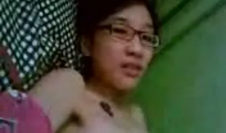 Ayah seks dengan dua orang sex awek melayu cantik sementara orang-orang yang tidak ada di rumah.