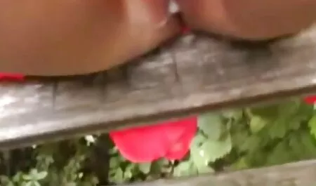 Orang tua dan muda lesbian pancut dalam awek mematuk gadis