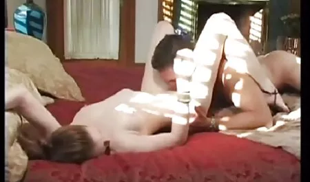Dua hitam, satu dari orang-orang pertama, dan sex melayu tudung labuh mengambil dubur