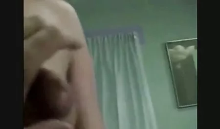 Si rambut coklat kiri ayam awek isap syabu laki-laki di pantat.