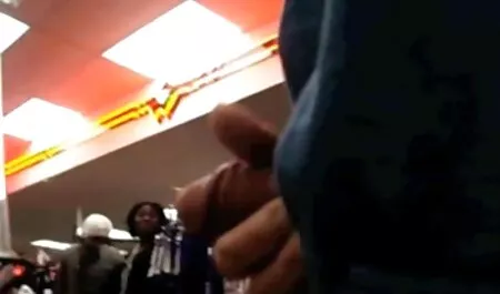 Frank ramas tetek melayu hanya setengah telanjang di stoking.
