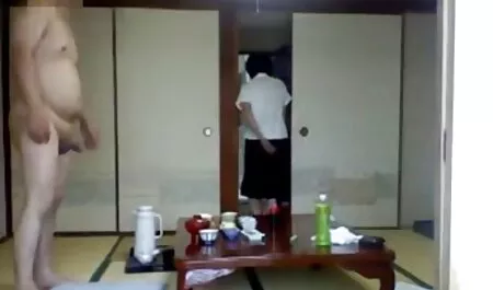 Casey menyerah kekasihnya pic awek melayu bogel di sempit sofa.
