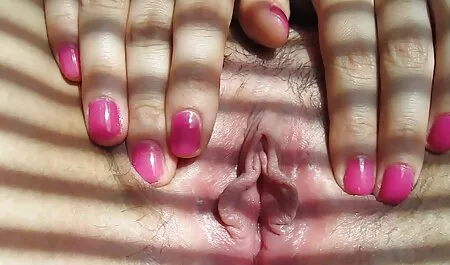 Porno gadis dengan bontot awek tudung topeng di khalayak ramai berbual