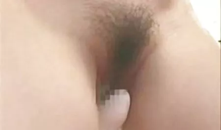 Rusia goreng memek lancap seorang gadis dengan pantat bulat