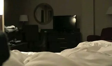 Hanya seorang pengecut dan tidak ada celana awek main kat hotel dalam