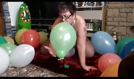Jangak memasukkan mengembangkan video sexx budak sekolah untuk sasaran gadis itu sebelum seks.