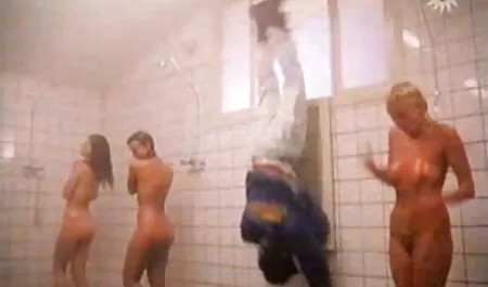 Setiausaha mengisap dan mengisap awek lucah video seks dengan pengarah