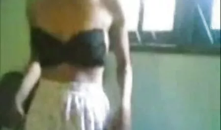 Pelajar kursk di lelongan, tua untuk koleksi melayu bogel siswa baru dekat dengan sungai